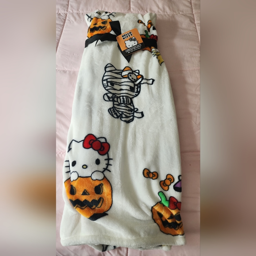 ***Brand new Hello Kitty Halloween Blanket***